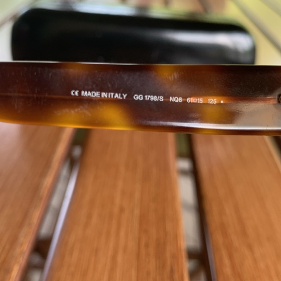 Authentic Gucci glasses with hard case and cleaning cloth - Picture 5 of 8